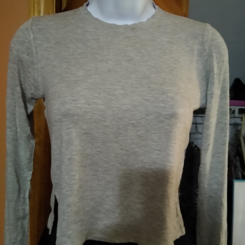 Small cropped long sleeved Tee